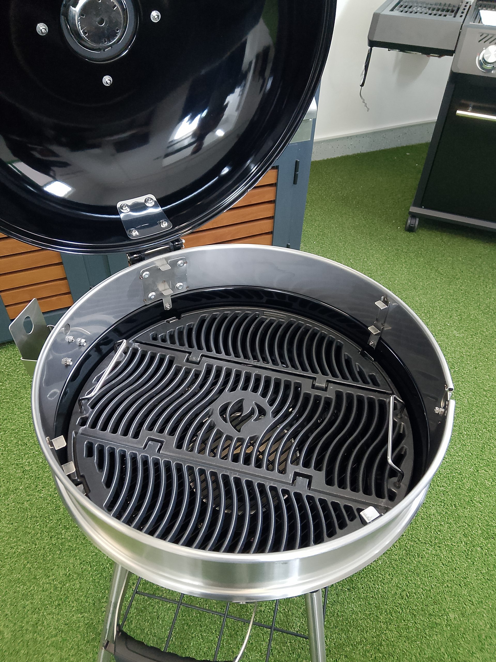 NAPOLEON PRO22-K-LEG3 prijenosni roštilj na ugljen 3 NAPOLEON PRO22-K-LEG3 prijenosni roštilj na ugljen - Slika 3